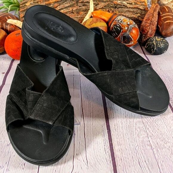 LOGO by Lori Goldstein Shoes - Logo by Lori Goldstein 'Jill' Leather Sandals